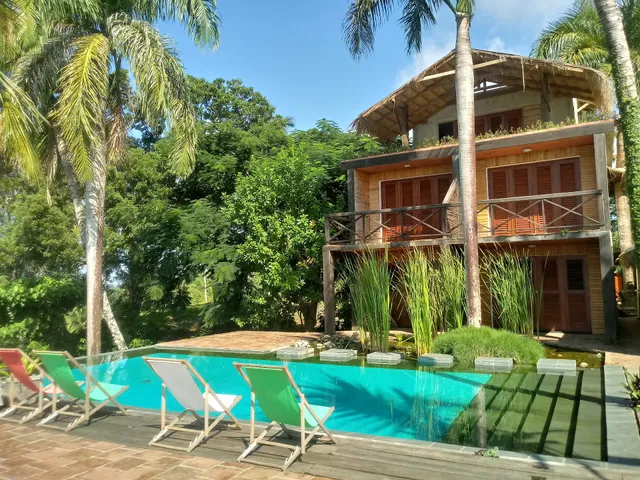 Monte Rojo Cerca De La Iglesia De La Profesia