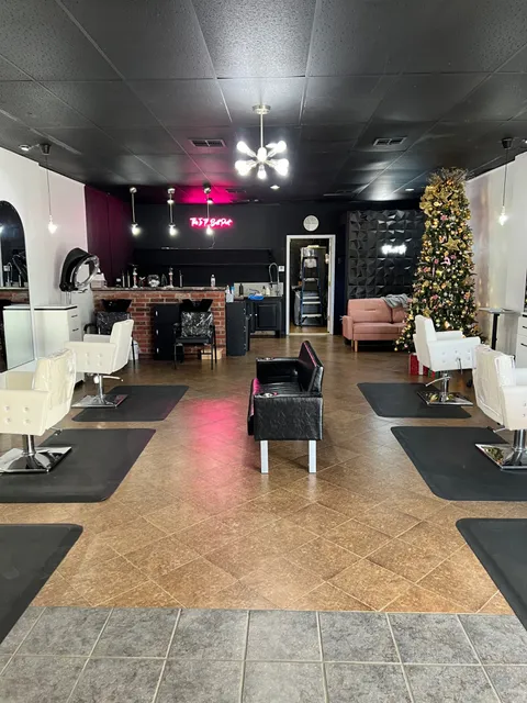 Michelle Adcock at Flaunt It Hair Salon