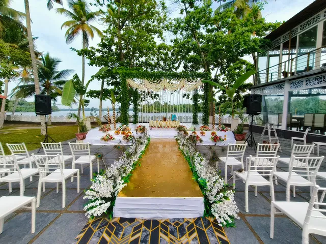 Lavilla lake resorts and Restaurant