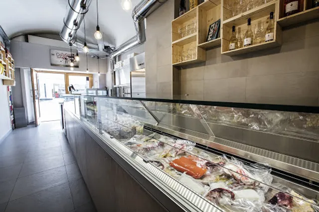 Shark Bottega Del Pesce Wine Bar