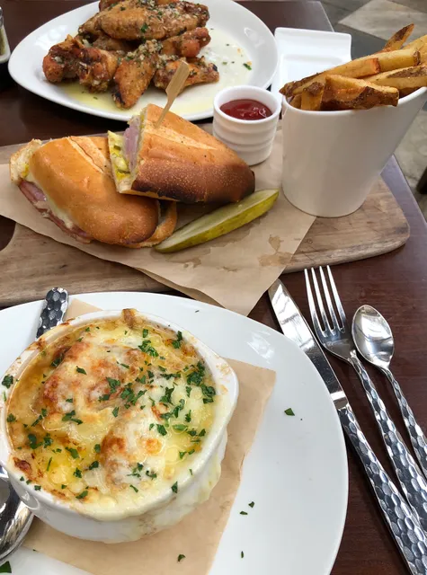 Artisan Kitchen and Lounge