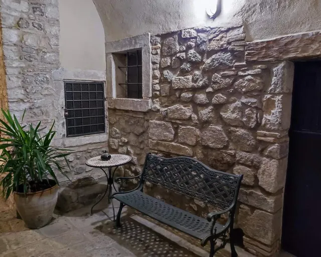 Lo Stemma - B&B Guest House