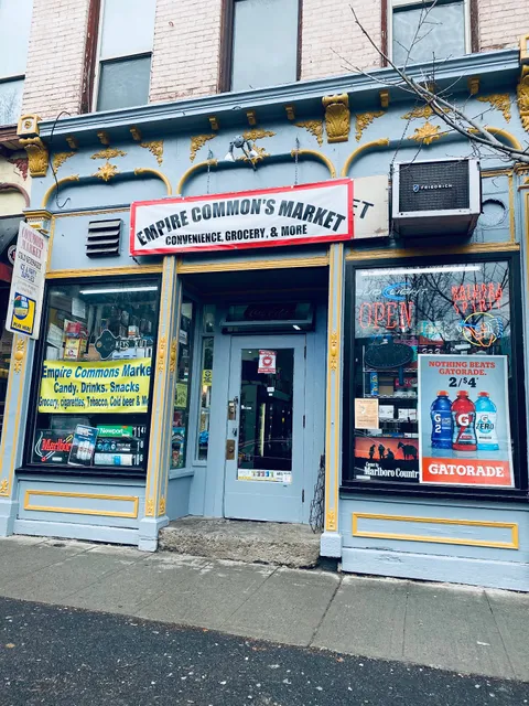Common's Market convenience store