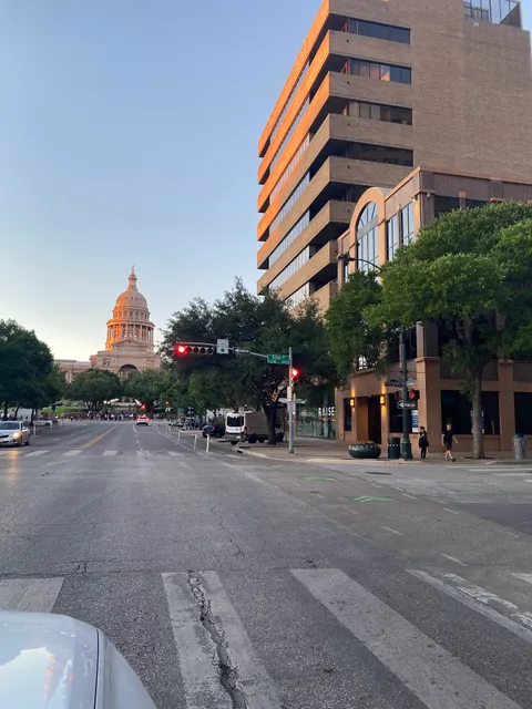 1005 N Congress Ave Parking