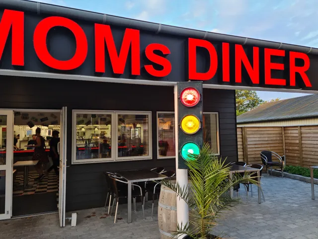 Moms Diner