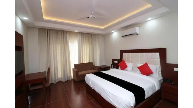 Capital O 41128 The Grand Kartikeye