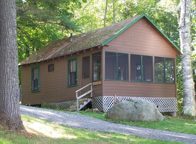 Whisperwood Lodge & Cottages