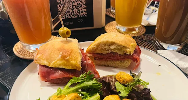 COFIUS Cafetería " Tu casa de café*