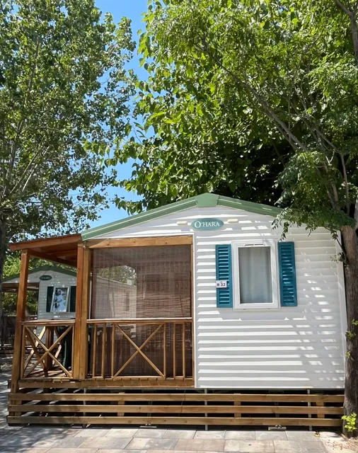 Camping L'Aventura: Bungalows y parcelas, en Daimús, Valencia