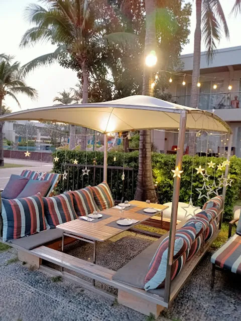 Luna Lanai Beach Bar & Restaurant