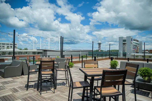 Pier 6 Rooftop Bar & Restaurant