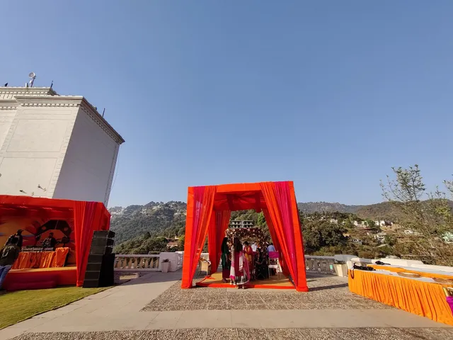 OYO Home Luxe 33427 Opulent 2BHK Barlowganj