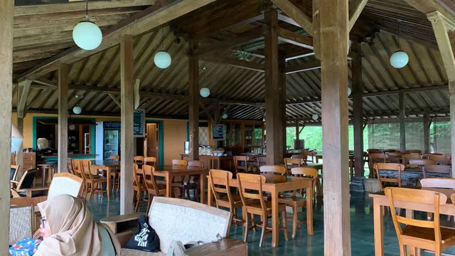 Bumi Langit Institute dan Warung Bumi