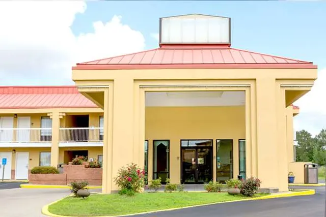 Super 8 by Wyndham Madison/Ridgeland Area