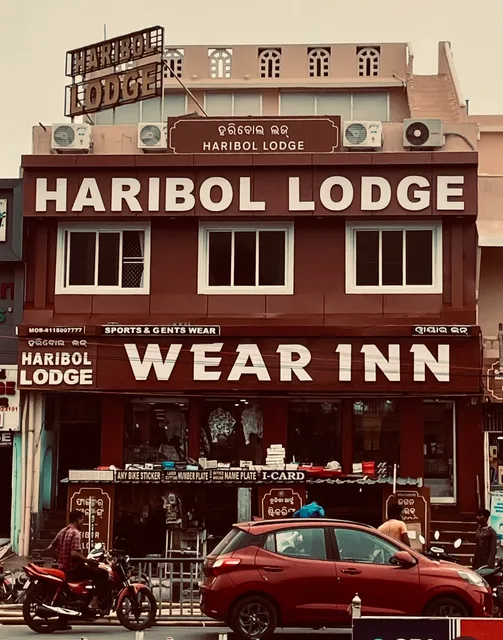 Haribol Lodge . A Budget Friendly family Hotel with AC DLX rooms in Puri, Located near Jagannath temple