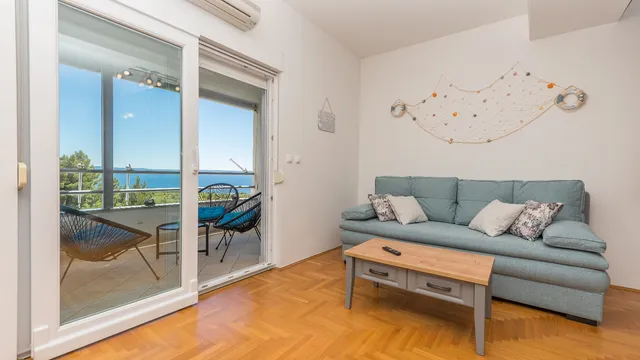 Deluxe 3 bedroom apartment with a sea view