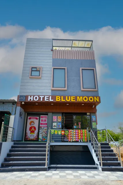 Hotel Blue Moon