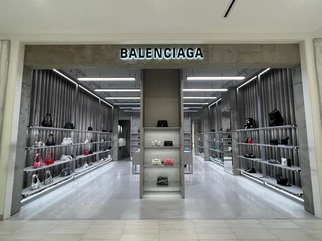 BALENCIAGA