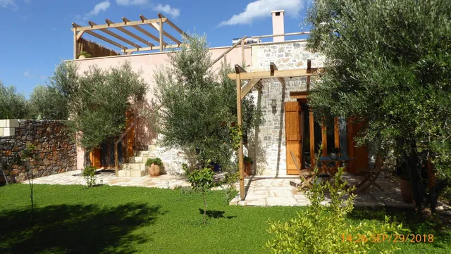Villa Oreastro Holiday Home - Stone House