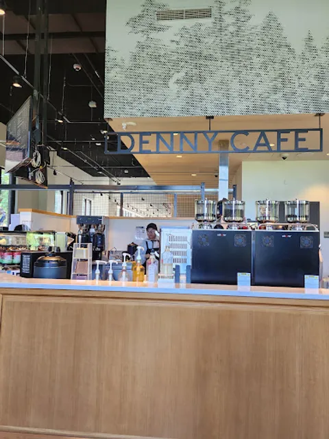 Husky Grind, Denny Café