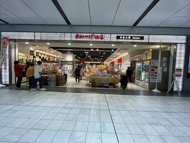 7-Eleven + Omiyage Kaido at Inside Hiroshima Shinkansen Ticket Gate