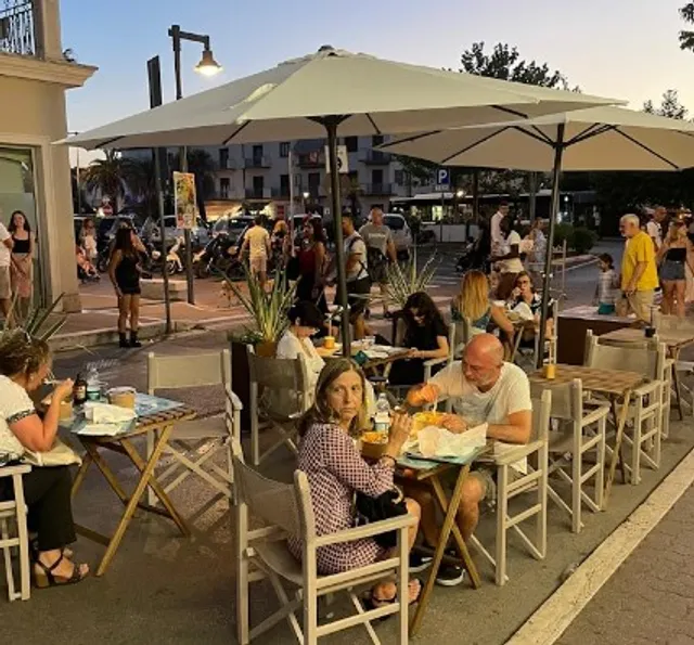 Poke. Club Italian Poke