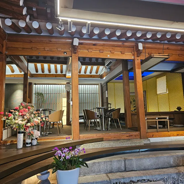 카페 비담 북촌 (Cafe Bidam Bukchon)