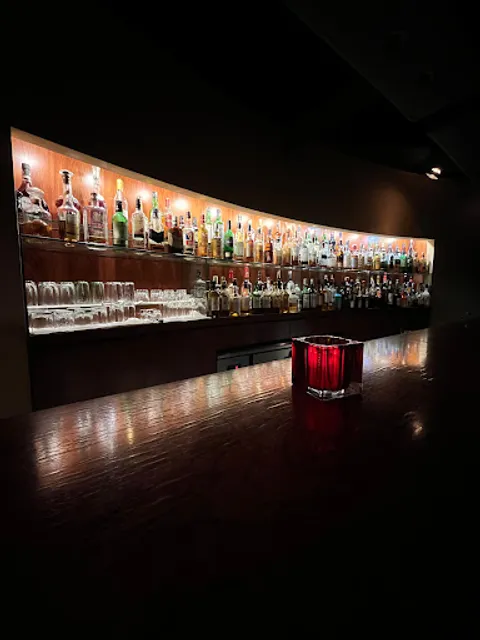 ショットバー モモ