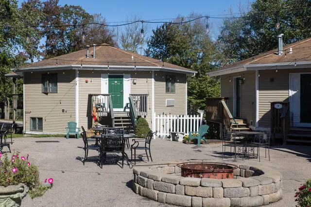 Cedar Park Inn and Whirlpool Suites