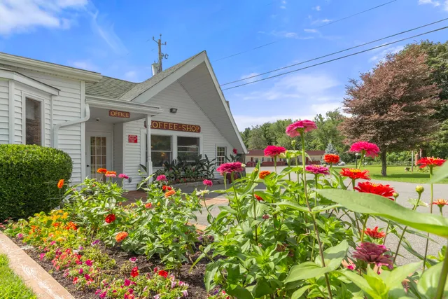 Blue Spruce Inn & Suites