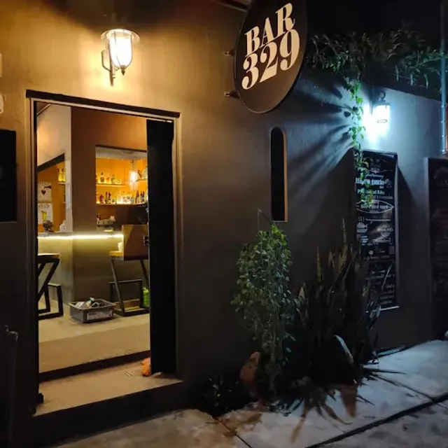 Bar 329