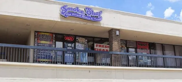 Easy's Smoke Shop - Bedford