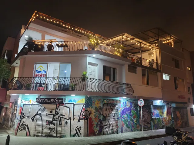 La Familia Hostel - Parque el Poblado