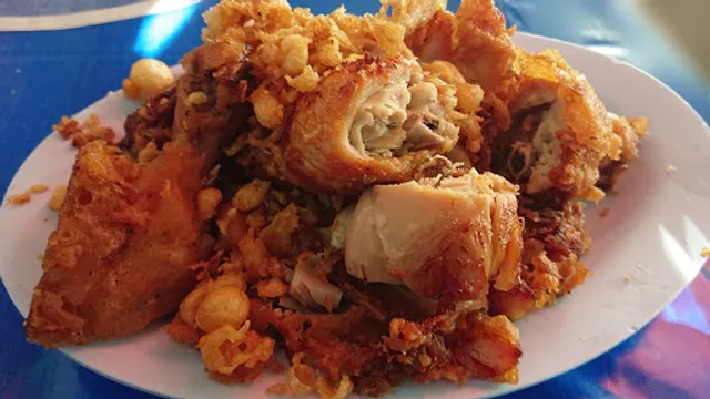 Papaya salad behind the pine. - ส้มตำหลังสน.