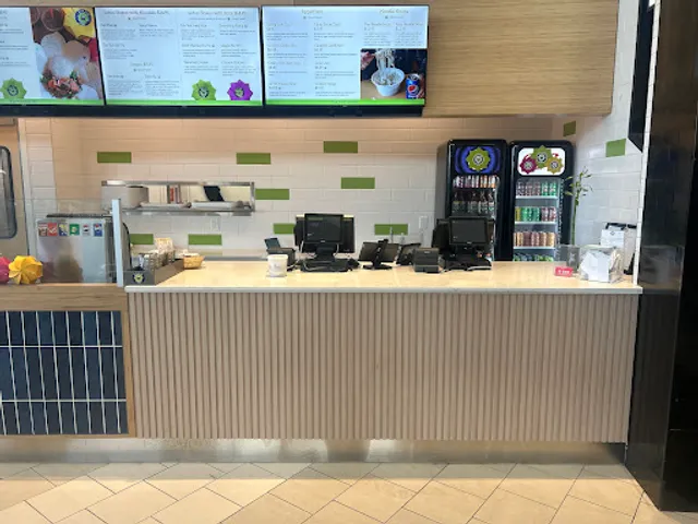 Tuk Tuk Thai Southcentre Mall