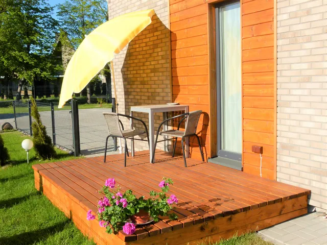 Geltoni apartamentai