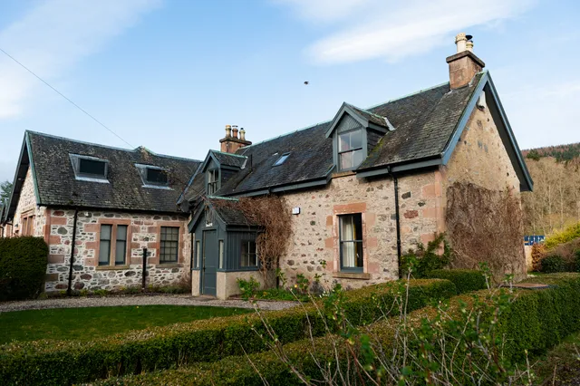 Jacobite Loch Ness Cottages