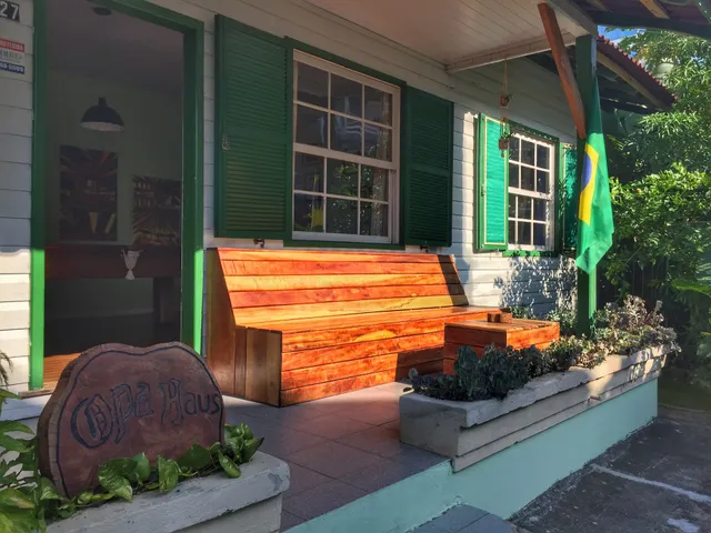 Opa Haus - Pousada & Hostel