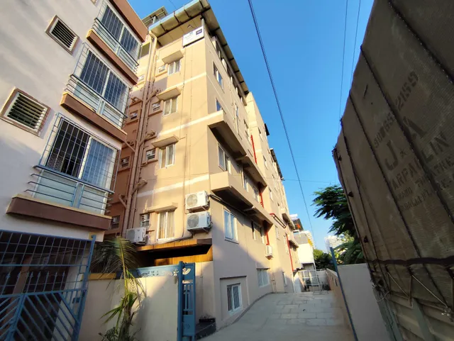 Collection O Local Square Karle Town