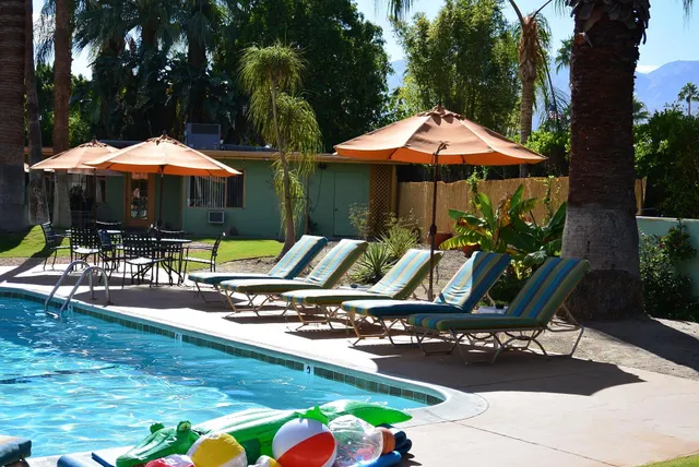 Vista Grande Resort - A Gay Men's Resort