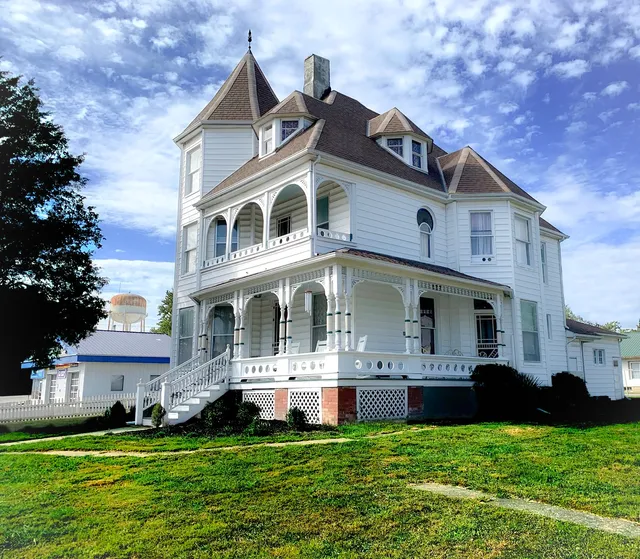 The Victorian on Main Inn