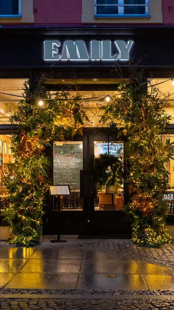 Emily. Italian Stories. Restaurant