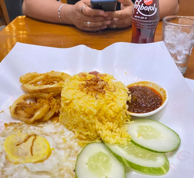 Waroeng Ike Ike By Mama Medan