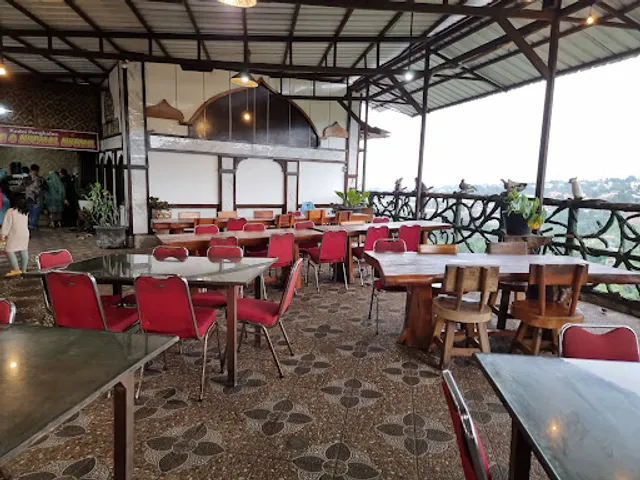 Saung Pengkolan 1