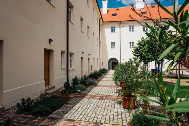 Na knížecí cestě Valtice-apartmány
