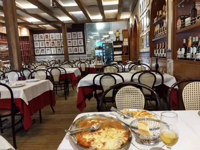 Lellis Trattoria