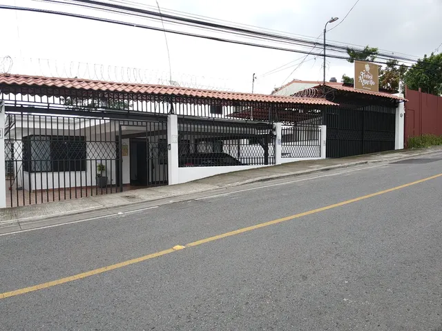 Trebol Amarillo Bed & Breakfast