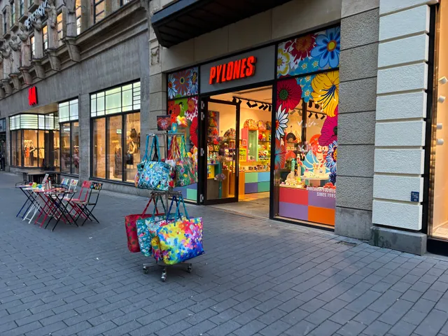 Pylones