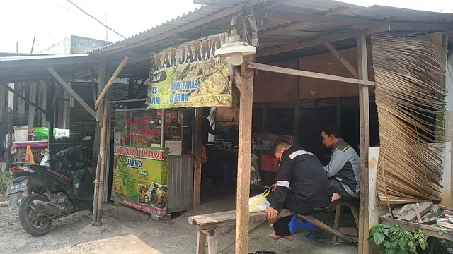 Ikan bakar dan ayam bakar jarwo
