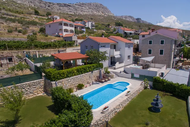 Villa Roko-private heated pool-luxury hot tub